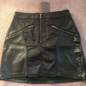 New with tags h&m pleather skirt size 4